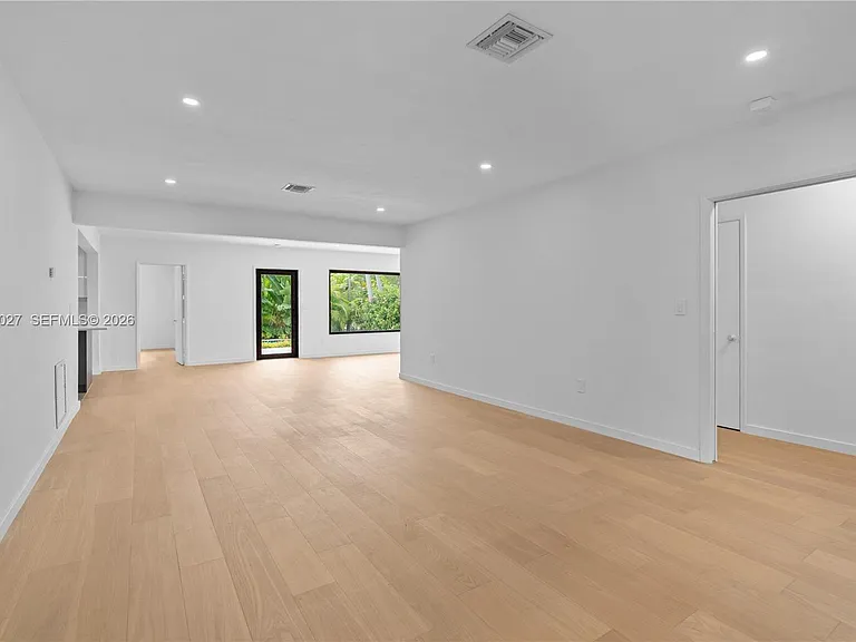 517 Palermo Ave — Photo 2