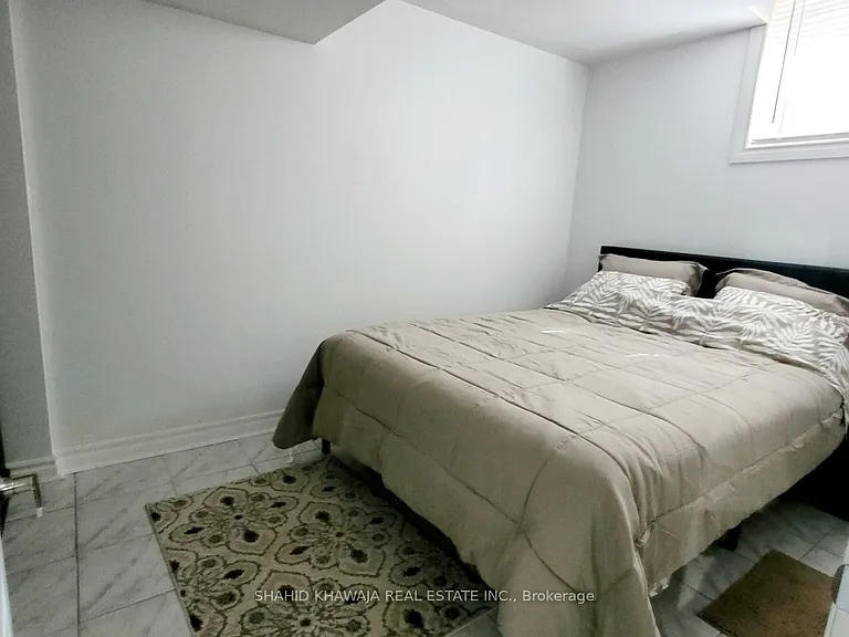 108 Camomile St #BASEMENT — Photo 8