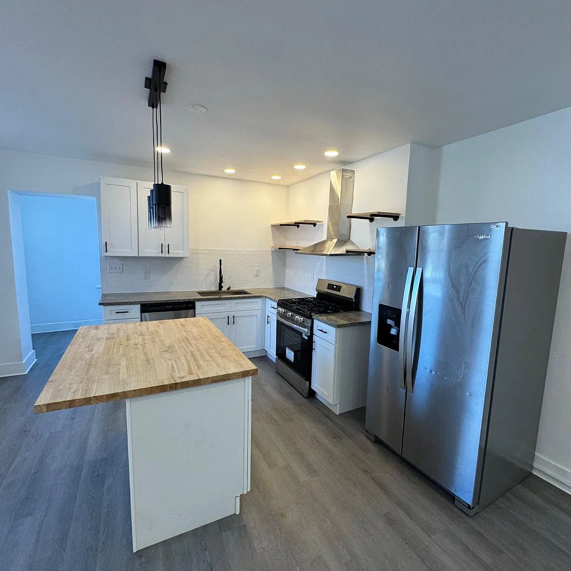 3 bed, 2.0 bath, 1000 sqft, $1,650 — Photo 1