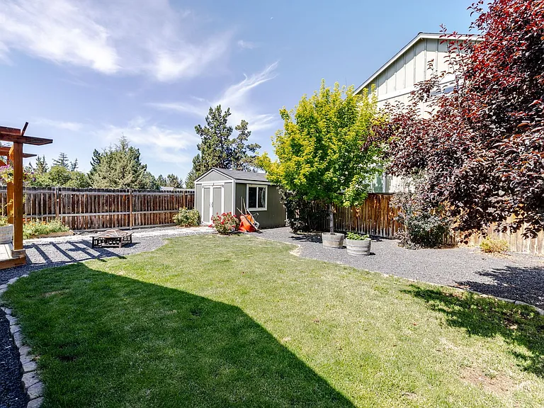 295 SW 25th St — Photo 33