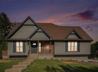 2100 NW Parker Ct, Blue Springs, MO 64015