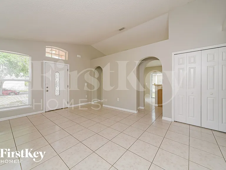 440 Breezeway Dr — Photo 6