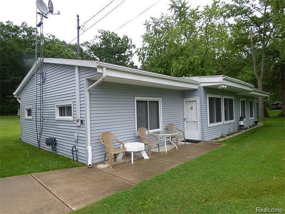2nd image of 471 Oakwood Beach Dr