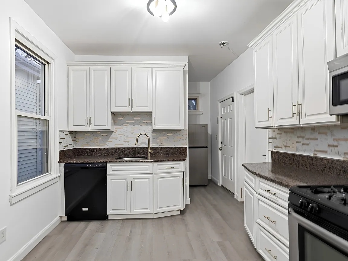 Building Photo - 22 Harrison Ave #2