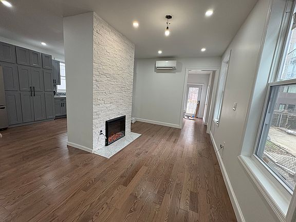 4th image of 306 Fenimore St #1