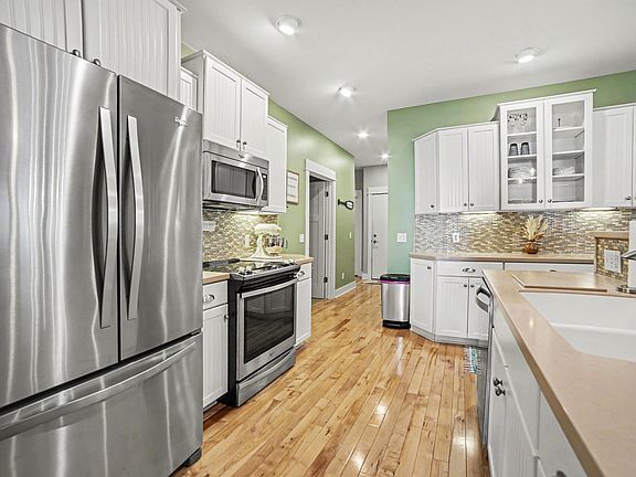 3rd image of 24 Kenneth St