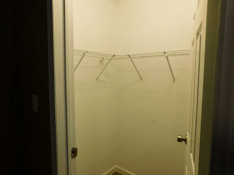 107 Varsity Dr — Photo 32
