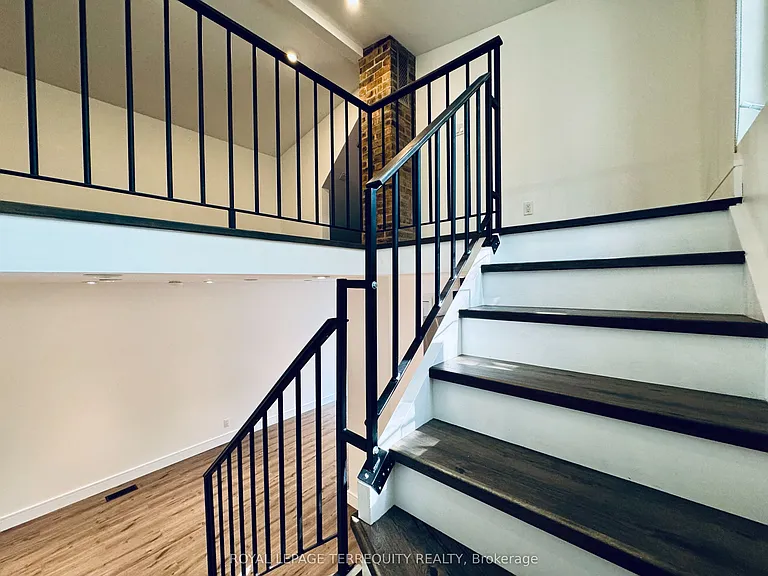 37 White Ave — Photo 7