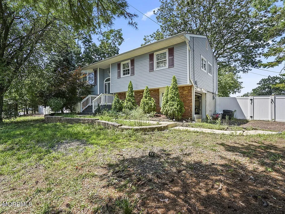 822 Neville St