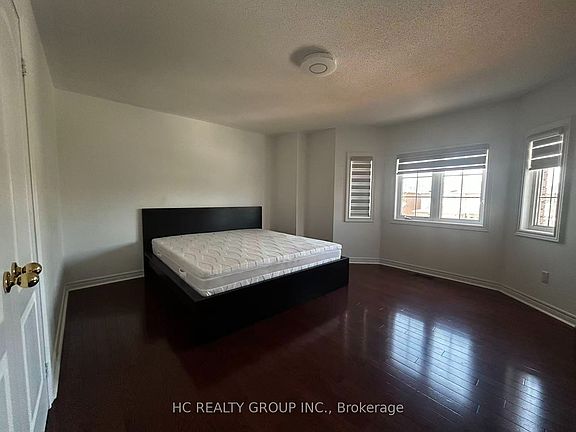 2nd image of 563 Highglen Ave Room 1