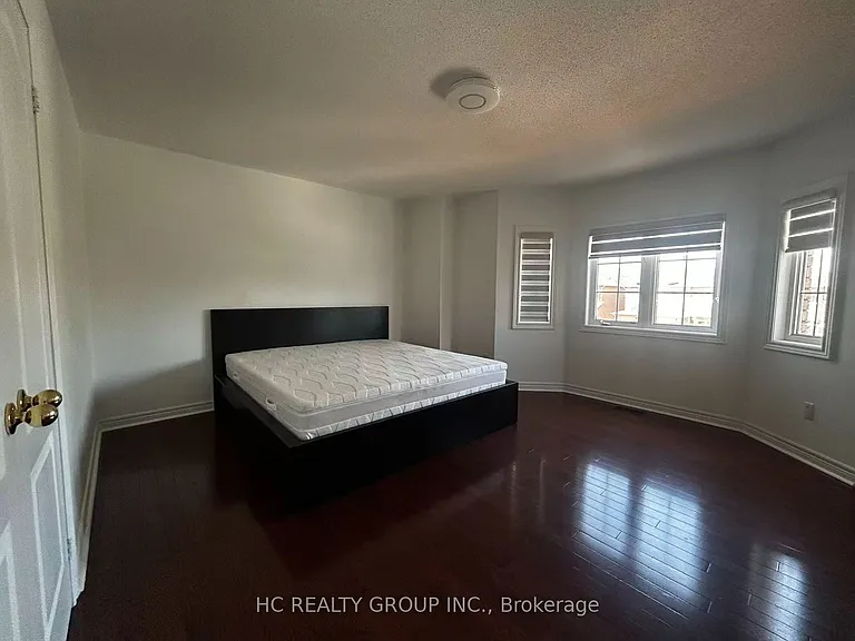563 Highglen Ave #1 — Photo 2