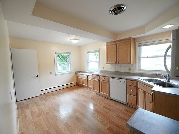 4th image of 11405 W Garfield Ave