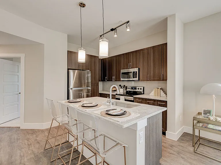 35 West at Champions Circle Apartments — Photo 12