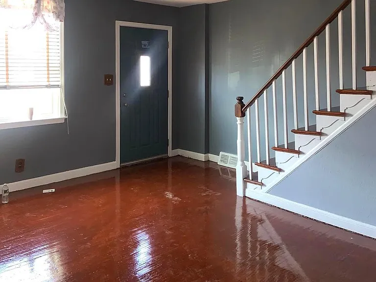 4613 Hartel Ave — Photo 1
