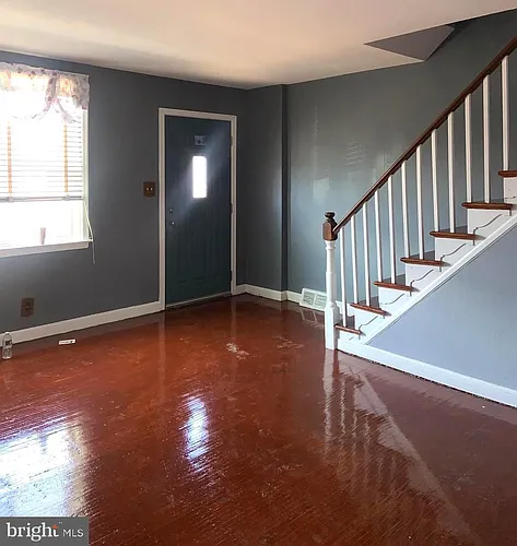 4613 Hartel Ave Photo 1