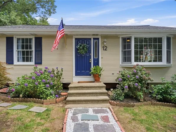 12 View St, Lincoln, RI 02865
