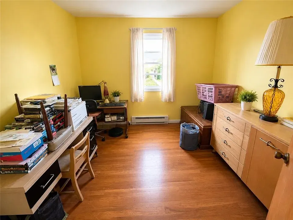 3 bed, 1.5 bath, 1180 sqft, $2,400 — Photo 4