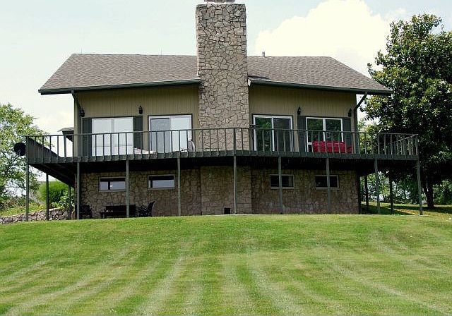1st image of 170 Fairway Pl