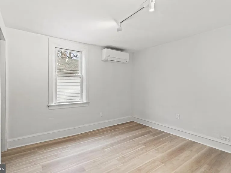 715 E Haverford Rd — Photo 15