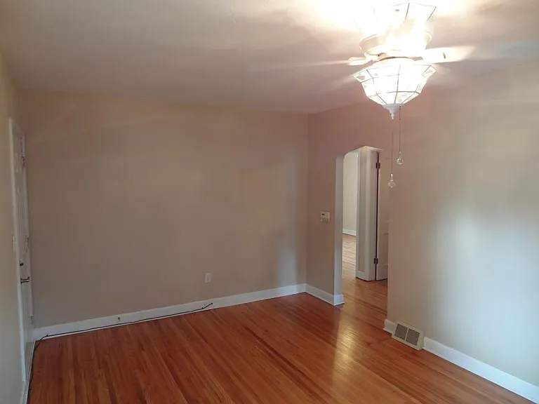 Living Room w/o furniture