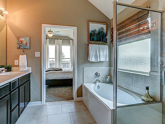 Luxurious master bath