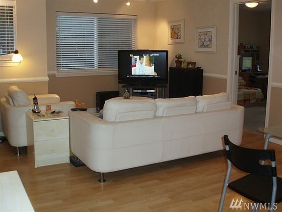 5th image of 10556 Midvale Ave N APT 201