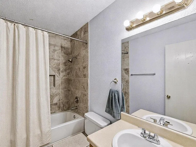 1809 Gracy Farms Ln #A — Photo 12