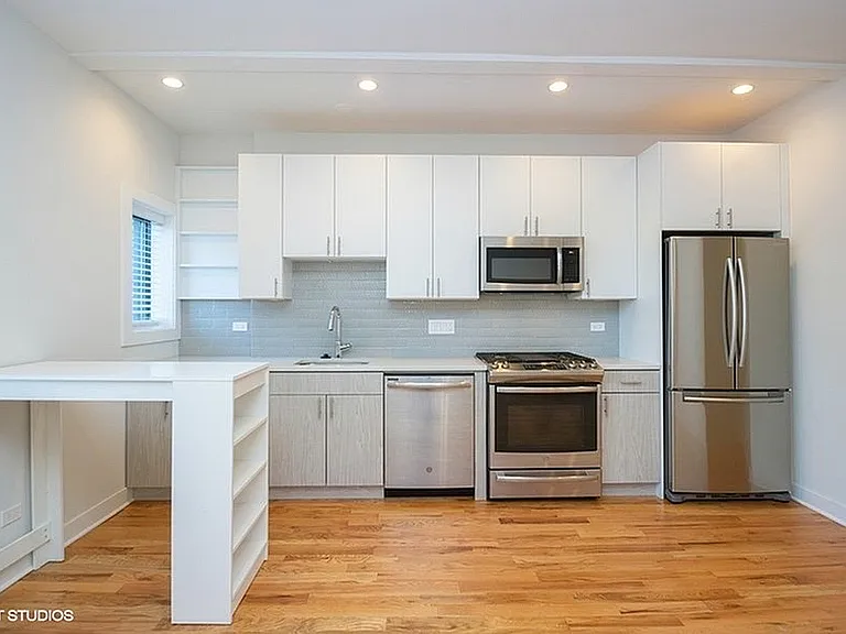 26825614_1_1554NLasalle202_5_Kitchen_LowRes