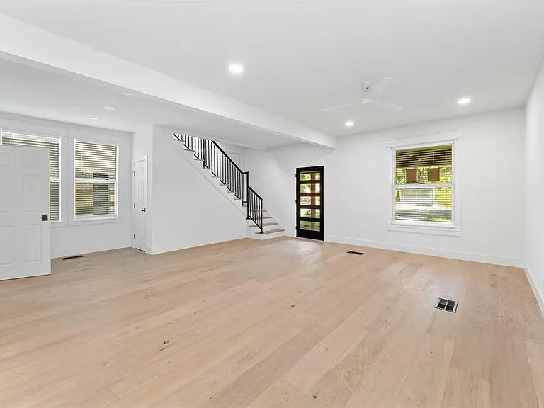3301 Duval St — Photo 24