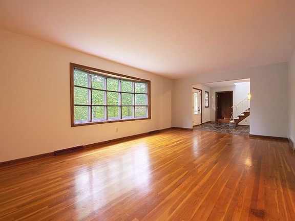 5th image of 8746 Hollyhock Dr