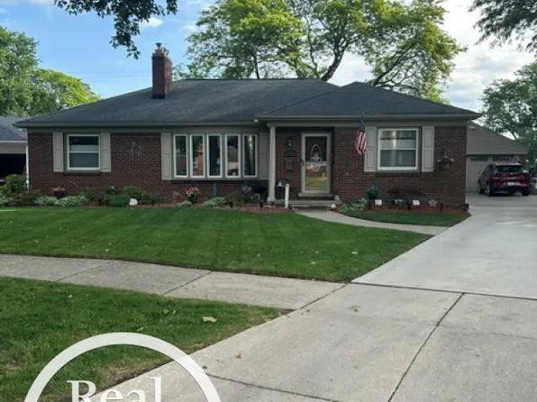 1012 N Brys Dr, Grosse Pointe Woods, MI 48236