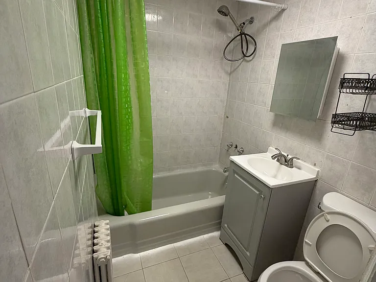 1333 Elbridge St #1 — Photo 2