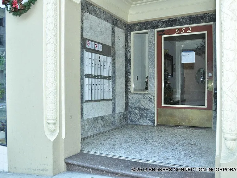 952 Powell St #14 — Photo 21