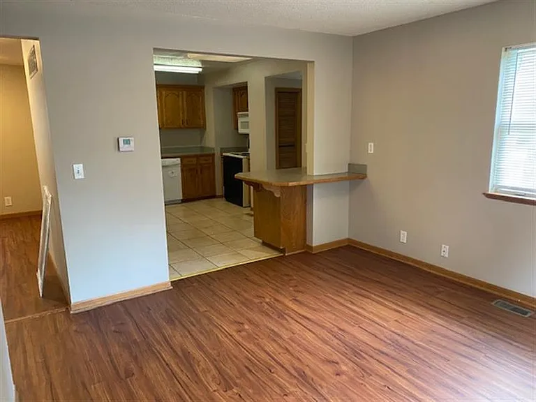 311 E Culton St — Photo 4