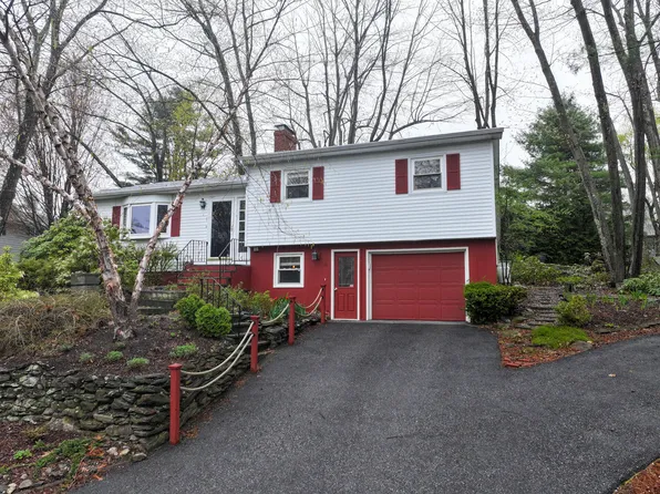 11 Moreau Avenue, Lewiston, ME 04240