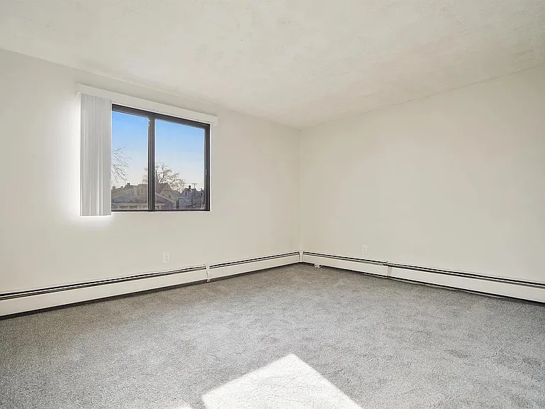 35 Log St #3D — Photo 7
