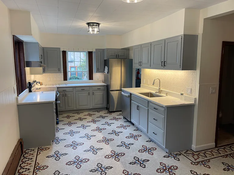 43 Arthur St #1 — Photo 3