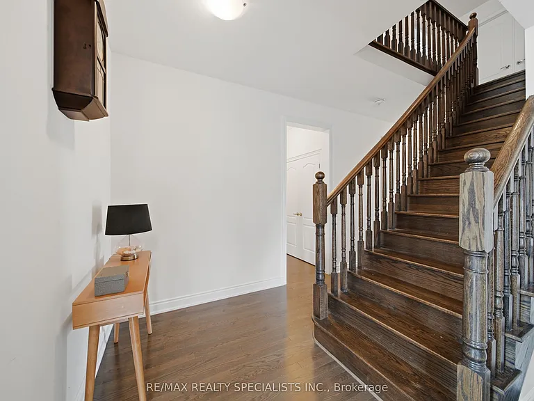 120 Milby Cres — Photo 5