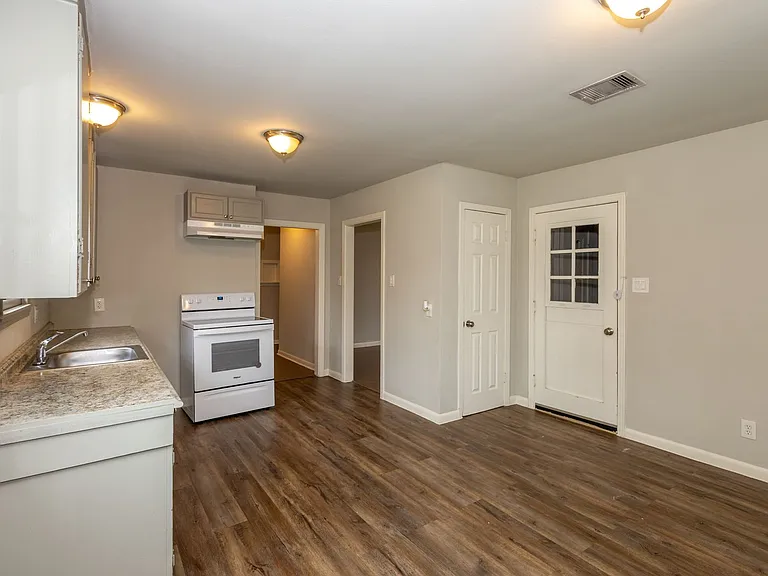 4710 El Paso St — Photo 16