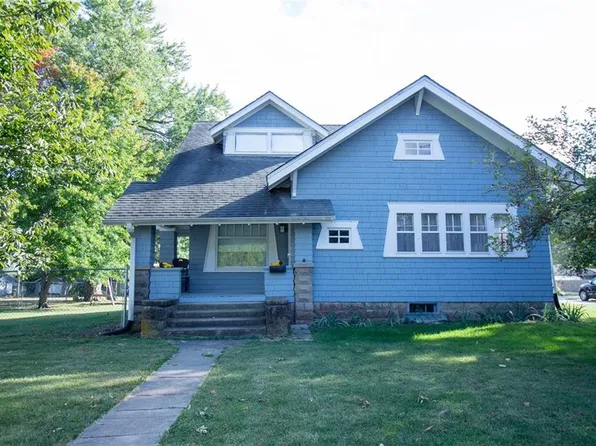 1121 W 4th St, Cameron, MO 64429