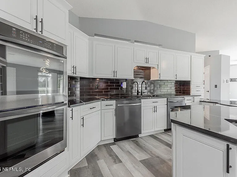 1770 Victoria Chase Ct — Photo 73