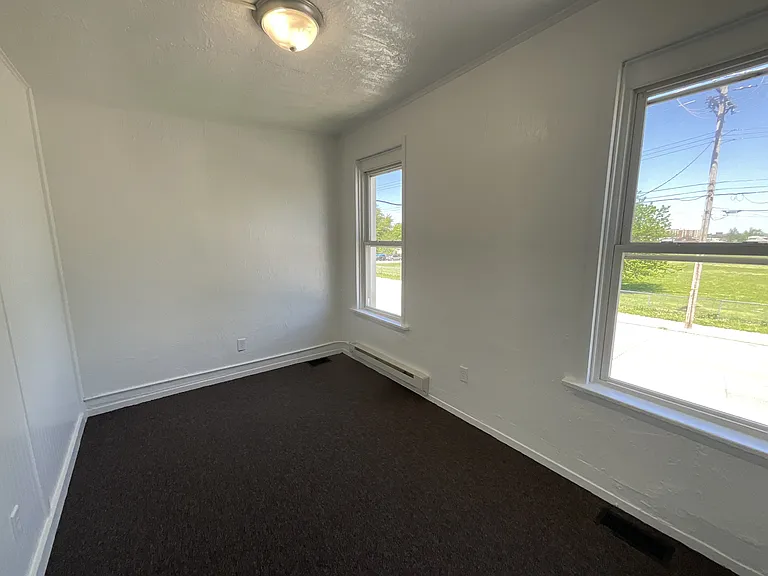516 E Boundary Ave — Photo 7