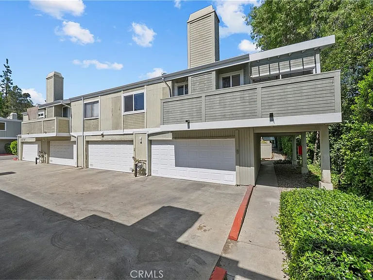 22117 Burbank Blvd #5 — Photo 1