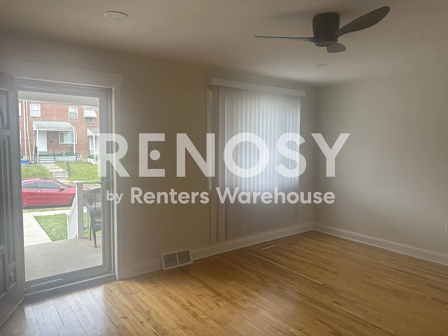 Tasteful Reno 2BR 1.5BA with top end finishes — Photo 3