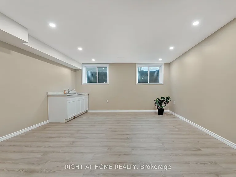 135 Stephenson Way — Photo 32