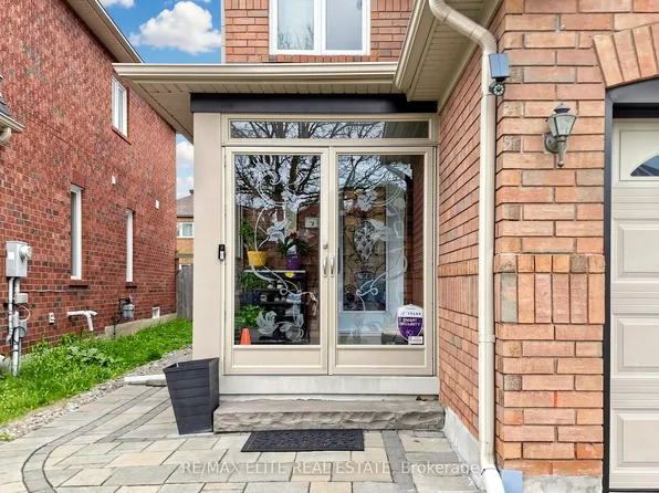 54 National Pine Dr, Vaughan, ON L6A 3M3