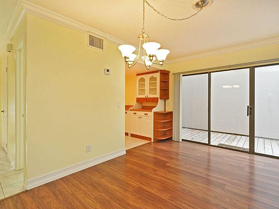 5th image of 1216 Admiralty Blvd #1