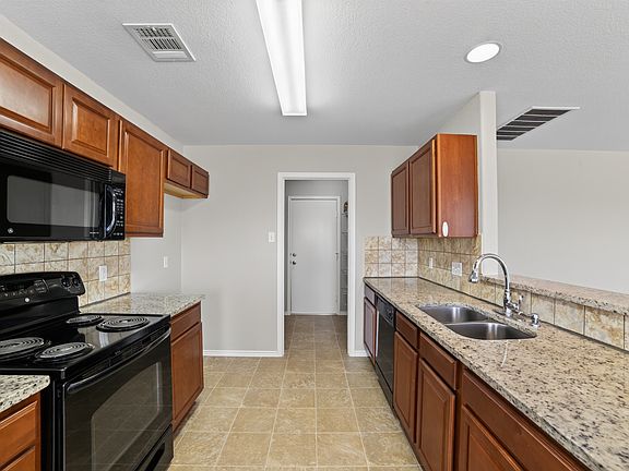 3rd image of 318 Wimberley St
