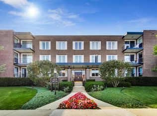 1350 N Western Ave APT 104, Lake Forest, IL