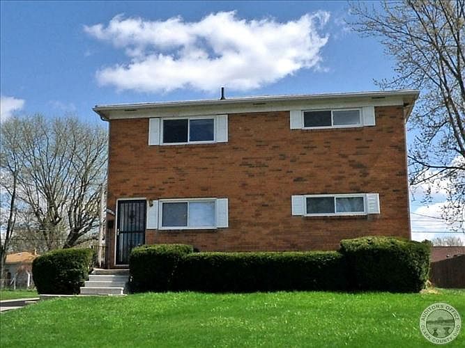 1st image of 2252 Iroquois Ave